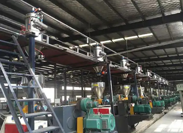 Advantages And Maintenance of Automatic Feeding System For Poultry